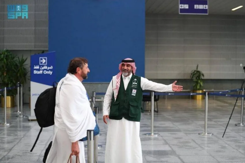 متطوعو الجوازات السعودية: دعم واهتمام لضيوف الرحمن