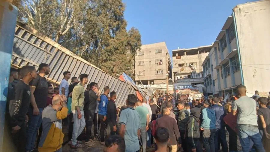 مجزرة جديدة.. عشرات الشهداء والجرحى في قصف مدرسة تؤوي نازحين مجزرة جديدة.. عشرات الشهداء والجرحى في قصف مدرسة تؤوي نازحين