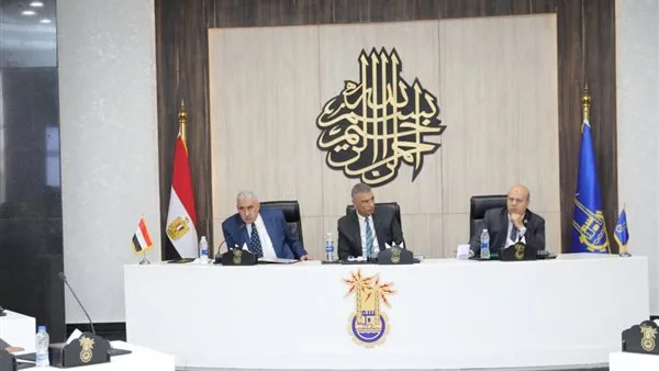محافظ أسوان يدعو المواطنين لاستغلال الفرصة لإنهاء إجراءات التقنين بسرعة. محافظ أسوان يدعو المواطنين لاستغلال الفرصة لإنهاء إجراءات التقنين بسرعة.