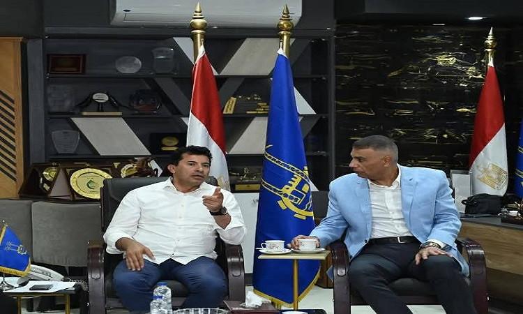 محافظ أسوان يستقبل وزير الشباب لاستكمال تنفيذ المشروعات بقرى"حياة كريمة " 