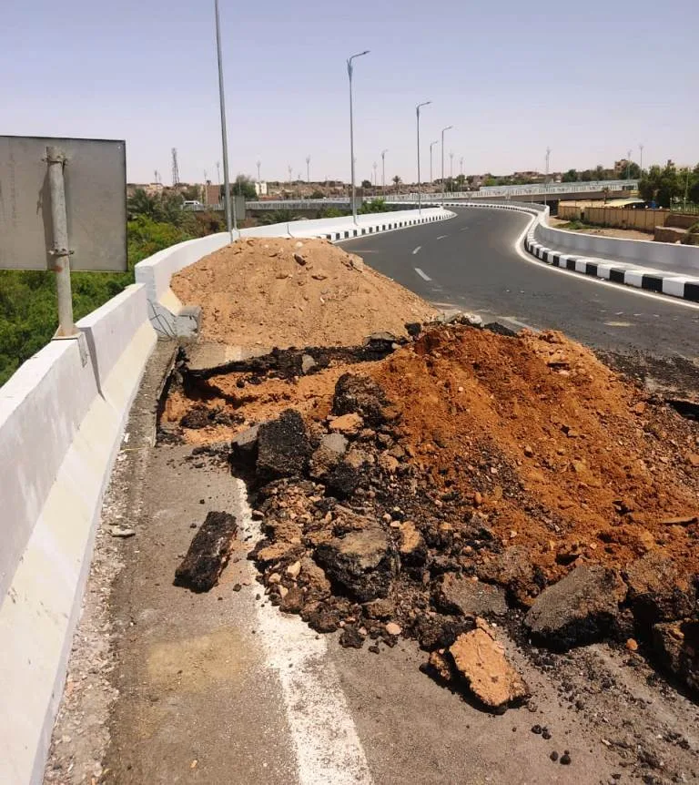 محافظ أسوان يكذب الأنباء حول انهيار في هيكل الكوبري البديل لخزان أسوان محافظ أسوان يكذب الأنباء حول انهيار في هيكل الكوبري البديل لخزان أسوان
