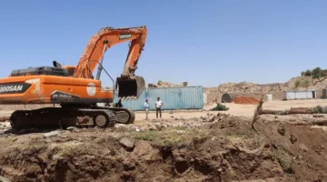 محافظ أسوان يكلف نائبه بالمتابعة الميدانية لمشروع تطوير وتوسعة طريق السادات بطول 4.5 كم