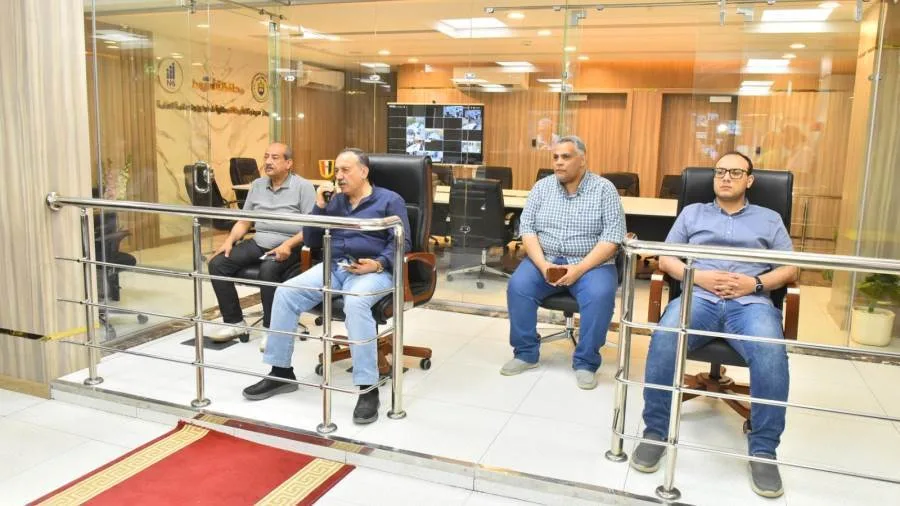 محافظ أسيوط يتابع من مركز السيطرة تنفيذ المرحلة الأولى من الموجة 26 لإزالة التعديات على الأراضي الزراعية وأملاك الدولة محافظ أسيوط يتابع من مركز السيطرة تنفيذ المرحلة الأولى من الموجة 26 لإزالة التعديات على الأراضي الزراعية وأملاك الدولة