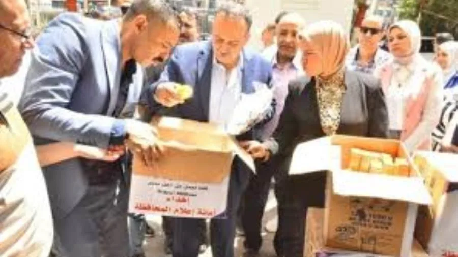 محافظ أسيوط يطلق مشروعًا مجتمعيًا لتوزيع قسائم شراء مواد غذائية على المستفيدين من ذوي الهمم. محافظ أسيوط يطلق مشروعًا مجتمعيًا لتوزيع قسائم شراء مواد غذائية على المستفيدين من ذوي الهمم.