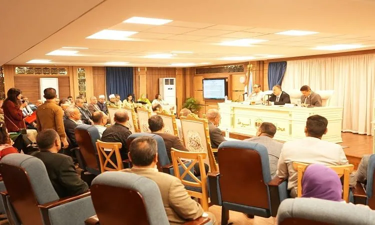 محافظ أسيوط يوجه بالتيسير في إجراءات تقنين الأراضي وتحفيز الاستثمار محافظ أسيوط يوجه بالتيسير في إجراءات تقنين الأراضي وتحفيز الاستثمار
