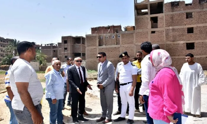 محافظ الأقصر يأمر بهدم مبنى متعدد الطوابق في إسنا محافظ الأقصر يأمر بهدم مبنى متعدد الطوابق في إسنا