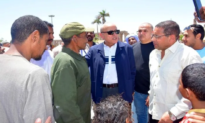 محافظ الأقصر يؤدي صلاة الجمعة في مسجد سيدي أبو الحجاج ويشارك المواطنين في “تراحموا” محافظ الأقصر يؤدي صلاة الجمعة في مسجد سيدي أبو الحجاج ويشارك المواطنين في “تراحموا”