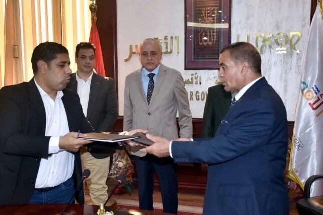 «محافظ الأقصر» يشارك في توقيع اتفاقية لإنشاء مزرعة نموذجية في أرمنت للإنتاج السمكي والحيواني والزراعي (فيديو) «محافظ الأقصر» يشارك في توقيع اتفاقية لإنشاء مزرعة نموذجية في أرمنت للإنتاج السمكي والحيواني والزراعي (فيديو)