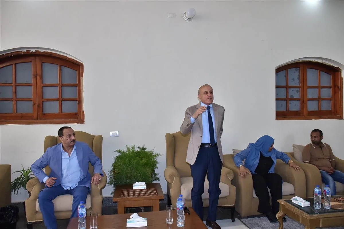 محافظ الأقصر يعلن عن انطلاق مشروع الغاز الطبيعي في نجع الترعة الشرقي بالمنشأة العماري في أغسطس المقبل. محافظ الأقصر يعلن عن انطلاق مشروع الغاز الطبيعي في نجع الترعة الشرقي بالمنشأة العماري في أغسطس المقبل.