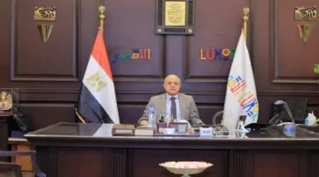 محافظ الأقصر يَحتفي بطلاب مدرسة إسنا الصناعية بعد تحقيقهم مراكز متقدمة في مسابقة التأسيس العسكري.