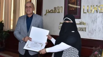محافظ الأقصر يكرم عددا من العاملين بالمحافظة تقديرًا لجهودهم المتميزة (صور)