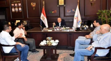 محافظ الأقصر يناقش تطوير مركز طب الأسرة بكيمان المطاعنة والمنشآت الصحية