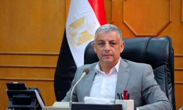 محافظ الإسماعيلية يرأس اجتماع اللجنة العليا لمتابعة حصاد القمح المحلي