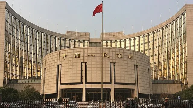 محافظ البنك المركزي الصيني: ضخ تريليون دولار في السوق بعد خفض نسبة الاحتياطي الإلزامي محافظ البنك المركزي الصيني: ضخ تريليون دولار في السوق بعد خفض نسبة الاحتياطي الإلزامي
