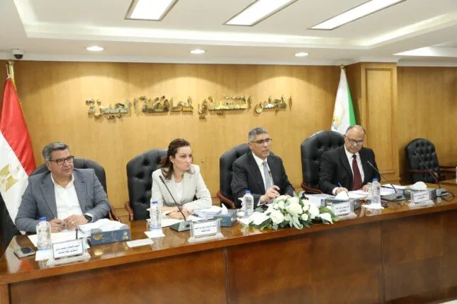 محافظ الجيزة بشدد على إقامة أسواق اليوم الواحد لتوفير السلع للمواطنين بأسعار مخفضة محافظ الجيزة بشدد على إقامة أسواق اليوم الواحد لتوفير السلع للمواطنين بأسعار مخفضة