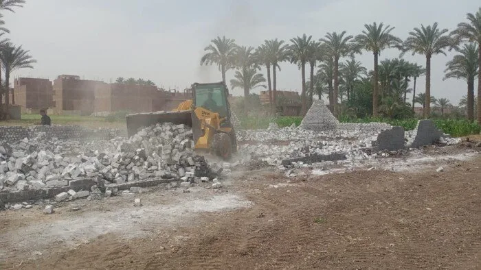 محافظ الجيزة يراجع تقدم المرحلة الأولى من الحملة السادسة والعشرين لإزالة المخالفات محافظ الجيزة يراجع تقدم المرحلة الأولى من الحملة السادسة والعشرين لإزالة المخالفات