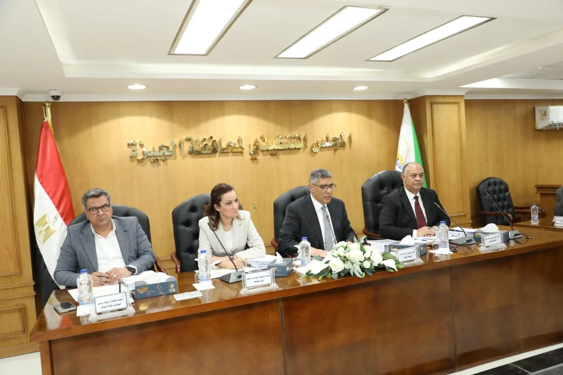 محافظ الجيزة يشدد على جاهزية لجان الامتحانات ومنع الإشغالات وتحسين كفاءة النظافة بمحيط المدارس محافظ الجيزة يشدد على جاهزية لجان الامتحانات ومنع الإشغالات وتحسين كفاءة النظافة بمحيط المدارس