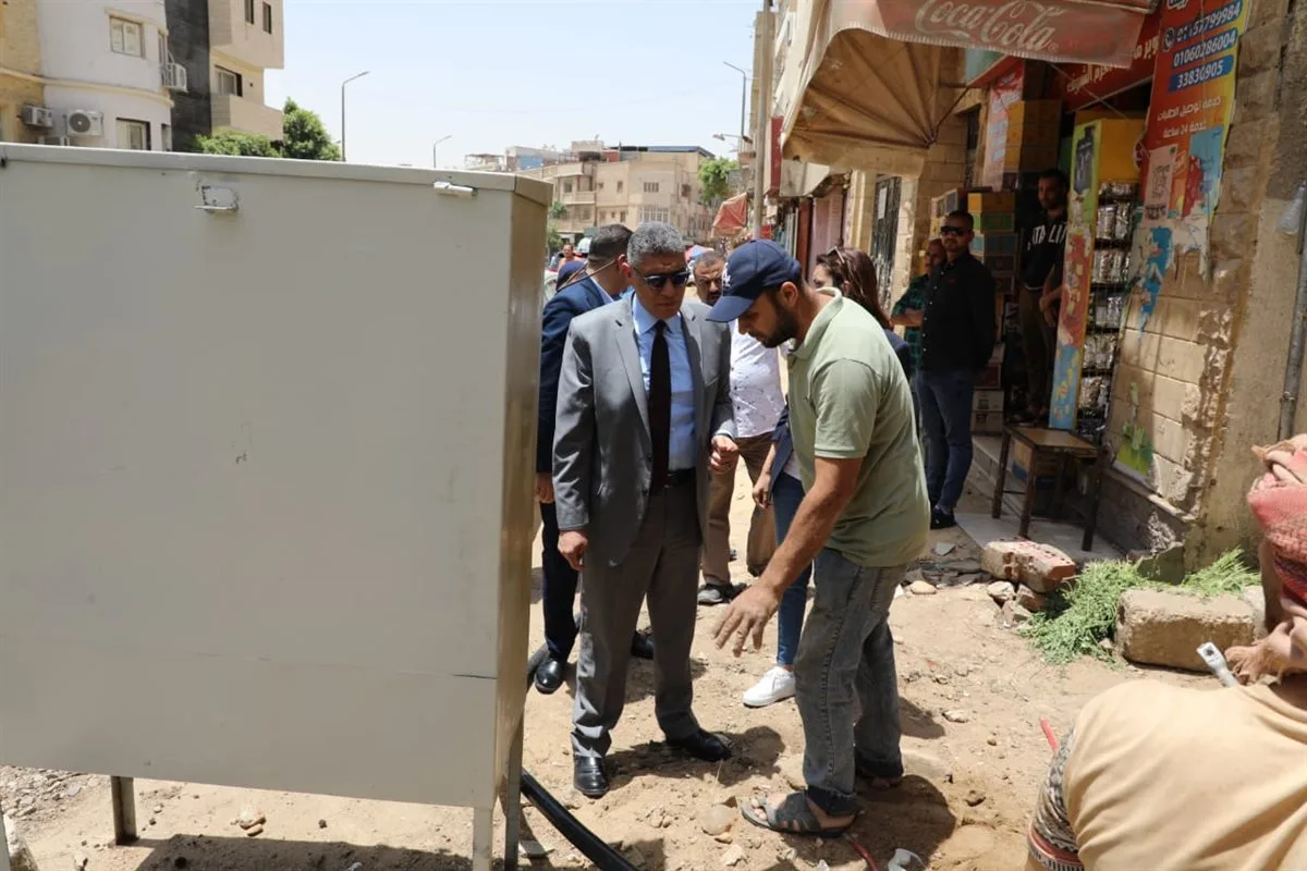 محافظ الجيزة يعلن عن تحسينات وتحديثات لطريق أبو الهول السياحي في منطقة الأهرامات محافظ الجيزة يعلن عن تحسينات وتحديثات لطريق أبو الهول السياحي في منطقة الأهرامات