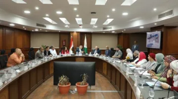 محافظ الجيزة يلتقي المواطنين للاستماع إلى شكواهم وبحث سبل حلها