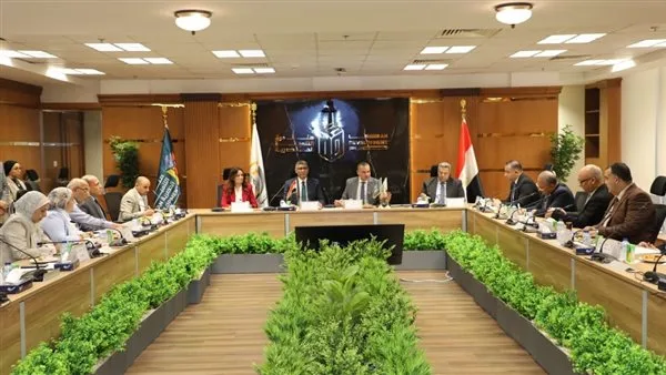 محافظ الجيزة يلتقي برئيس صندوق التنمية الحضرية لتعزيز التعاون في المشروعات المشتركة محافظ الجيزة يلتقي برئيس صندوق التنمية الحضرية لتعزيز التعاون في المشروعات المشتركة