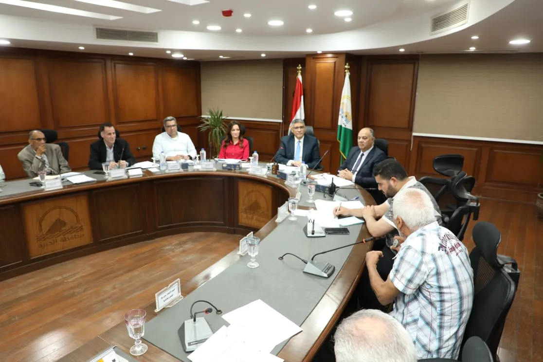 محافظ الجيزة يلتقي يبحث حل شكاوى المواطنين بالهرم وكرداسة والحوامدية وأطفيح محافظ الجيزة يلتقي يبحث حل شكاوى المواطنين بالهرم وكرداسة والحوامدية وأطفيح