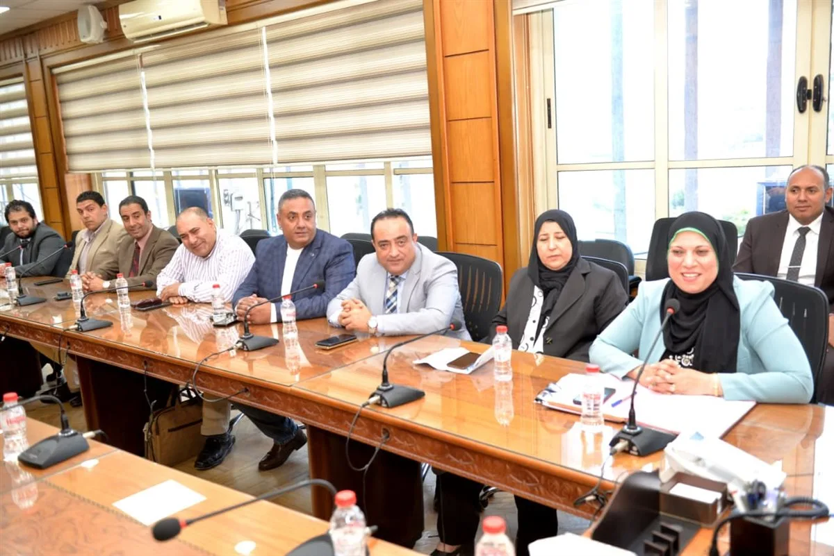 محافظ الدقهلية يستقبل مشرفي بعثة حجاج الجمعيات الأهلية محافظ الدقهلية يستقبل مشرفي بعثة حجاج الجمعيات الأهلية