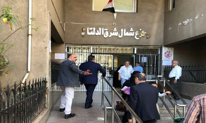 محافظ الدقهلية يقوم بجولة غير متوقعة في مركز التأمين الصحي بالعباسي