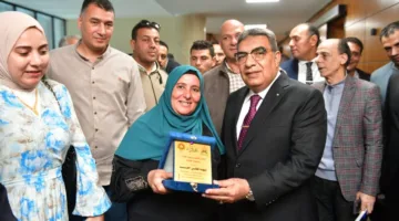 محافظ الدقهلية يكرم 50 من العاملين والنقابيين فى إحتفالية عيد العمال