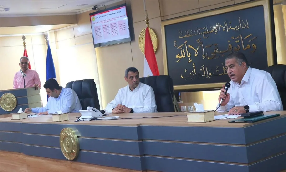 محافظ السويس: متابعة مستمرة للمتغيرات المكانية داخل لجان التقنين محافظ السويس: متابعة مستمرة للمتغيرات المكانية داخل لجان التقنين