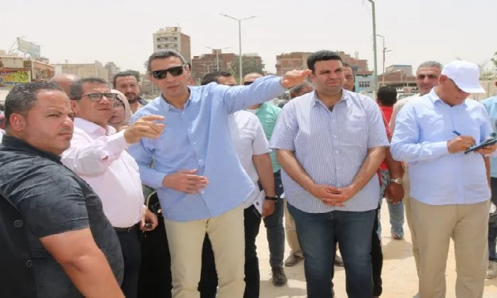 محافظ السويس يزور مشروع تحسين مدينة السادات في حي الأربعين