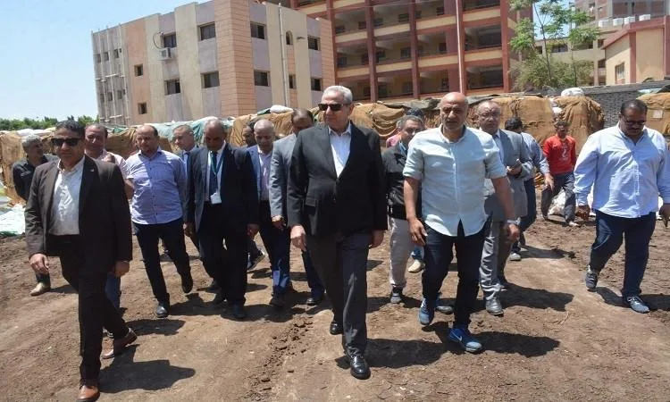 محافظ الغربية يتابع ميدانيًا توريد القمح بالشونة المركزية ببسيون محافظ الغربية يتابع ميدانيًا توريد القمح بالشونة المركزية ببسيون