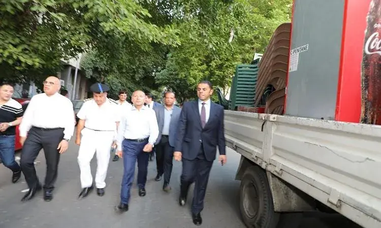 محافظ القاهرة يقود حملة لرفع الإشغالات وإغلاق المقاهي المخالفة بالزمالك محافظ القاهرة يقود حملة لرفع الإشغالات وإغلاق المقاهي المخالفة بالزمالك