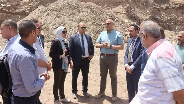 محافظ القليوبية يتولى حملة للتخلص من التراكمات التاريخية في محور العصار وتحويلها إلى مشاريع خدمية. محافظ القليوبية يتولى حملة للتخلص من التراكمات التاريخية في محور العصار وتحويلها إلى مشاريع خدمية.