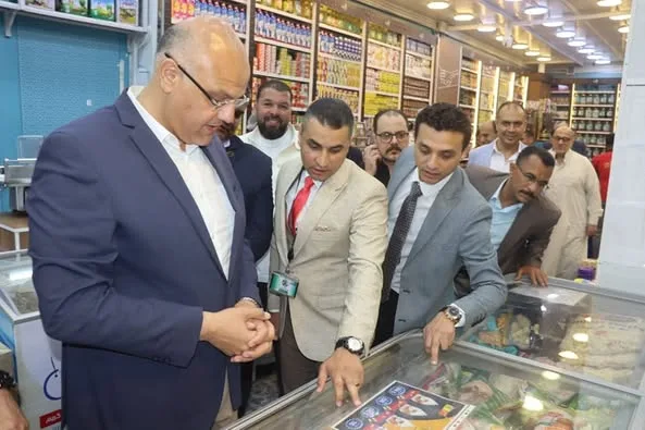 محافظ القليوبية يفتتح منافذ بيع جهاز مستقبل مصر لتوفير السلع الغذائية بأسعار مُخفضة بمدينة بنها محافظ القليوبية يفتتح منافذ بيع جهاز مستقبل مصر لتوفير السلع الغذائية بأسعار مُخفضة بمدينة بنها