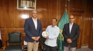 محافظ القليوبية يلتقي العامل المُكرم من الرئيس السيسي خلال احتفالية عيد العمال