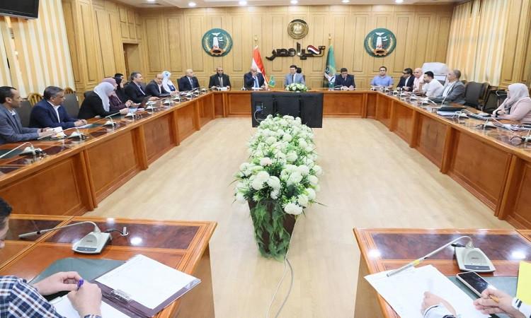 محافظ المنوفية يبحث سبل تعزيز الفرص الاستثمارية مع الهيئة العامة للاستثمار محافظ المنوفية يبحث سبل تعزيز الفرص الاستثمارية مع الهيئة العامة للاستثمار