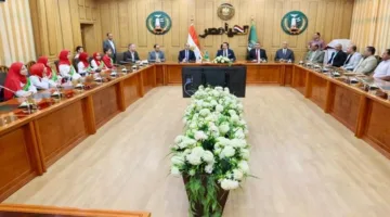 محافظ المنوفية يكرّم “مدرسة جريس الابتدائية” ويمنحها درع المحافظة