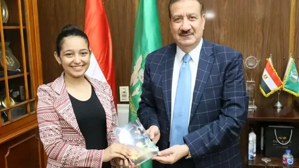 محافظ المنوفية يكرم الطالبة الحاصلة علي براءة اختراع في “علاج الخلايا السرطانية” محافظ المنوفية يكرم الطالبة الحاصلة علي براءة اختراع في “علاج الخلايا السرطانية”