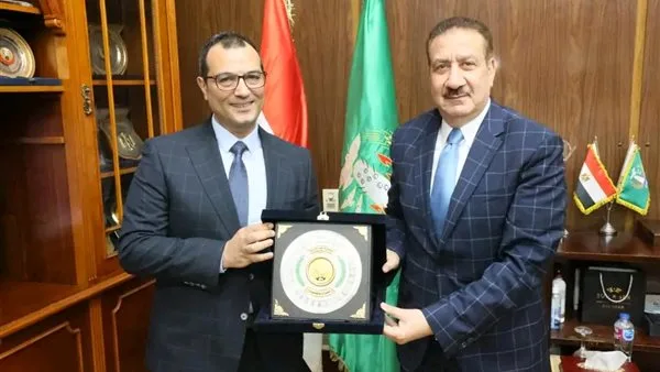 محافظ المنوفية يكرم مدير شركة غاز مصر السابق محافظ المنوفية يكرم مدير شركة غاز مصر السابق