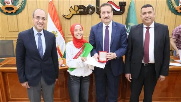 محافظ المنوفية يكرم مدرسة جريس الابتدائية لحصولها على المركز الأول في مسابقة أوائل الطلاب على مستوى البلاد محافظ المنوفية يكرم مدرسة جريس الابتدائية لحصولها على المركز الأول في مسابقة أوائل الطلاب على مستوى البلاد
