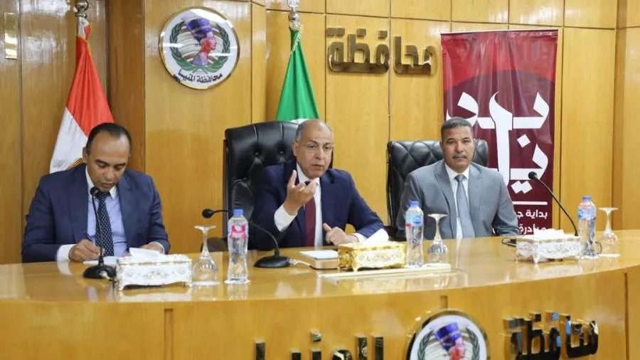 محافظ المنيا يبحث مع أعضاء مجلسي النواب والشيوخ عددًا من الملفات الخدمية والتنموية محافظ المنيا يبحث مع أعضاء مجلسي النواب والشيوخ عددًا من الملفات الخدمية والتنموية