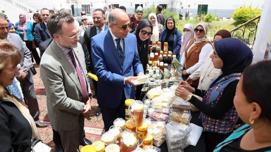محافظ المنيا يستقبل السفير الكندي.. ويؤكد: جادون في منح الفرص الاستثمارية ودعم كافة القطاعات محافظ المنيا يستقبل السفير الكندي.. ويؤكد: جادون في منح الفرص الاستثمارية ودعم كافة القطاعات