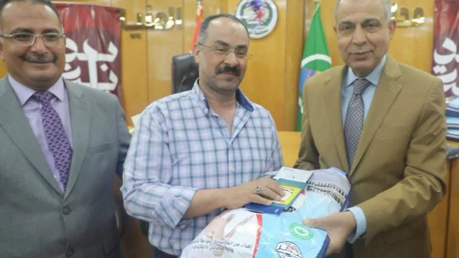 محافظ المنيا يشارك حجاج الجمعيات احتفالاتهم قبل رحلتهم إلى الأراضي المقدسة محافظ المنيا يشارك حجاج الجمعيات احتفالاتهم قبل رحلتهم إلى الأراضي المقدسة