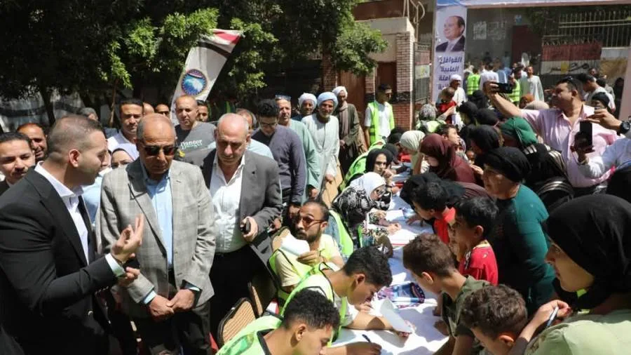 محافظ المنيا يشارك في نشاط قافلة طبية مجانية في مغاغة ويثمّن مساهمة المجتمع المدني في تعزيز النظام الصحي. محافظ المنيا يشارك في نشاط قافلة طبية مجانية في مغاغة ويثمّن مساهمة المجتمع المدني في تعزيز النظام الصحي.