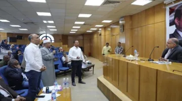 محافظ المنيا يوجه بتقديم مساعدات مادية ومالية لعدد من الحالات الإنسانية