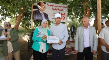 محافظ المنيا يُعلن توزيع 5 حقول إرشادية لفول الصويا ويُكرم المزارعين والرائدات الريفيات ومهندسي الإرشاد