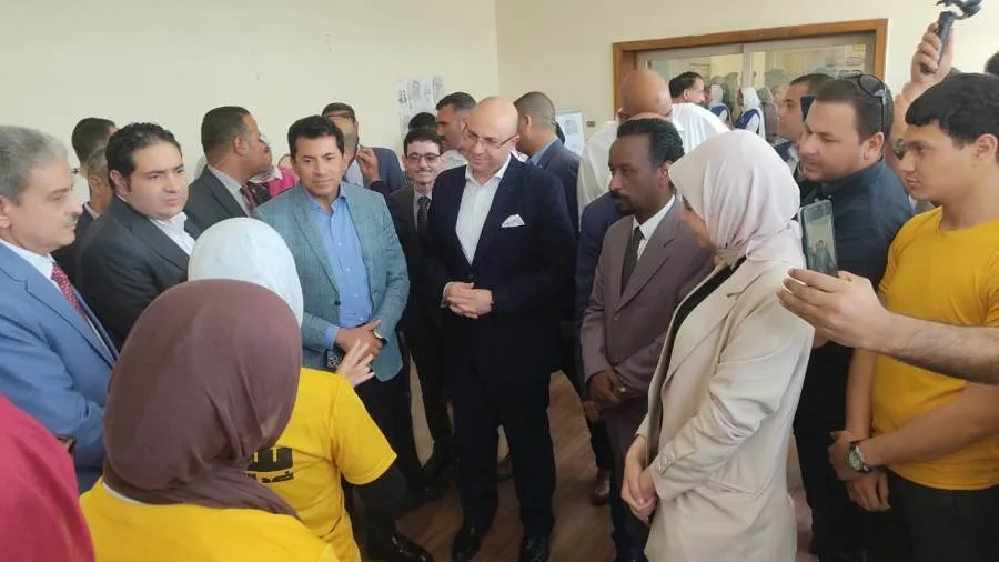 محافظ بني سويف ووزير الشباب يتفقدان الأنشطة والفعاليات بمركز التنمية الشبابية محافظ بني سويف ووزير الشباب يتفقدان الأنشطة والفعاليات بمركز التنمية الشبابية