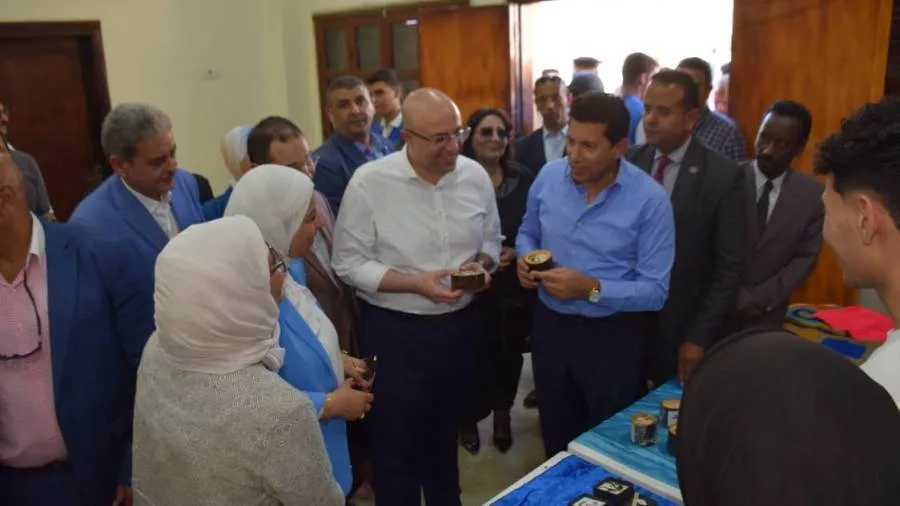 محافظ بني سويف ووزير الشباب يفتتحان حمام السباحة والملعب الخماسي بناصر محافظ بني سويف ووزير الشباب يفتتحان حمام السباحة والملعب الخماسي بناصر