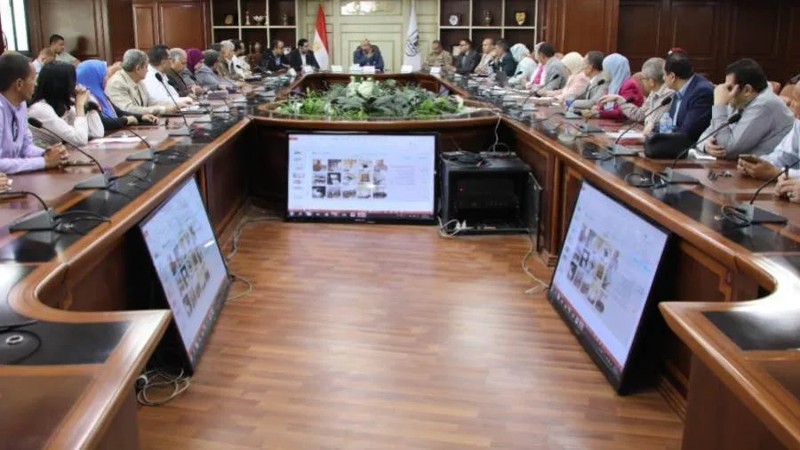 محافظ بني سويف يعقد اجتماعاً لمتابعة مشروعات "حياة كريمة" بناصر وببا محافظ بني سويف يعقد اجتماعاً لمتابعة مشروعات "حياة كريمة" بناصر وببا