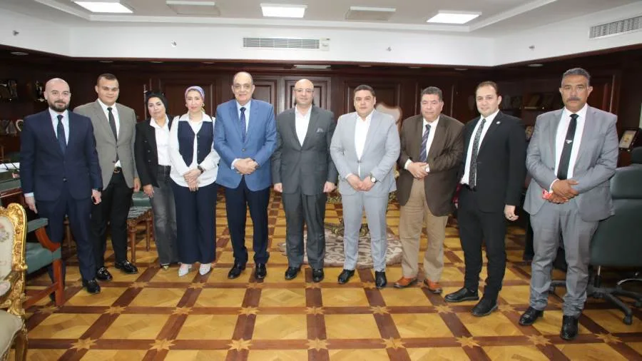 محافظ بني سويف يلتقي بوفد لجنة المشروعات الصغيرة في مجلس النواب لبحث سبل التعاون